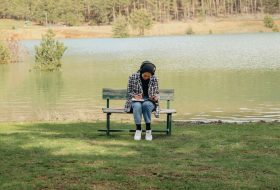 Aşırı düşünme nasıl durdurulur? 7 pratik adım