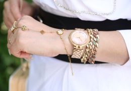 Beyaz gömlek nasıl kombinlenir? Kullanışlı Stil Önerileri