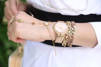 Beyaz gömlek nasıl kombinlenir? Kullanışlı Stil Önerileri