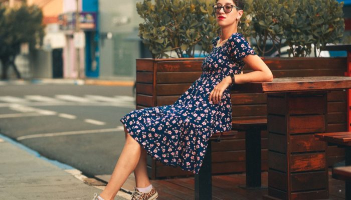 Çiçek Desenli Elbise Nasıl Giyilir: Bahar ve Yaz Modasının Vazgeçilmez Parçası