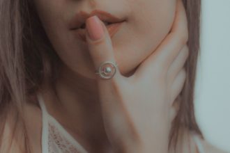 Gümüş Takıyla Cilt Tonu Uyumu: Hangi Renk Tona Yakışır?