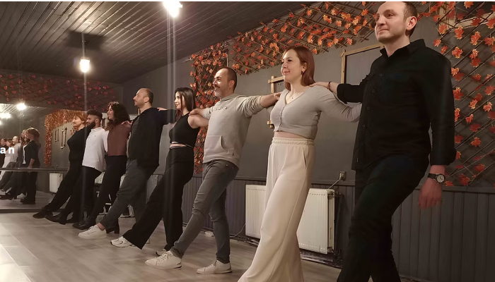 Bakırköy’de Kültürlerin Dansı: Sirtaki ve Zeybek Kursları İle Adım Atın